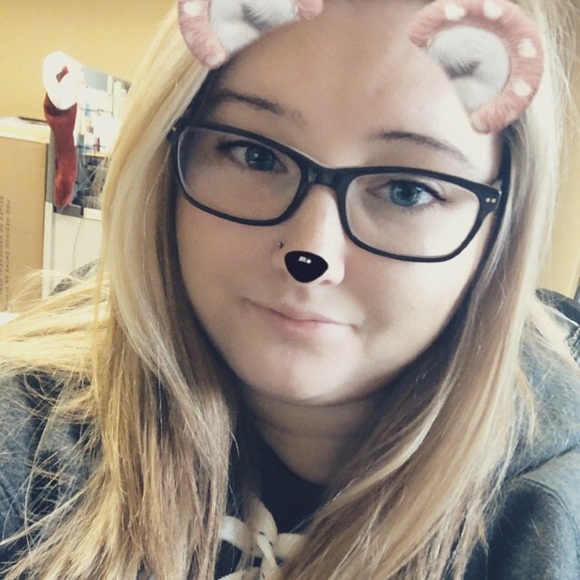 Meet your Posher, Jules - Picture 3 of 5